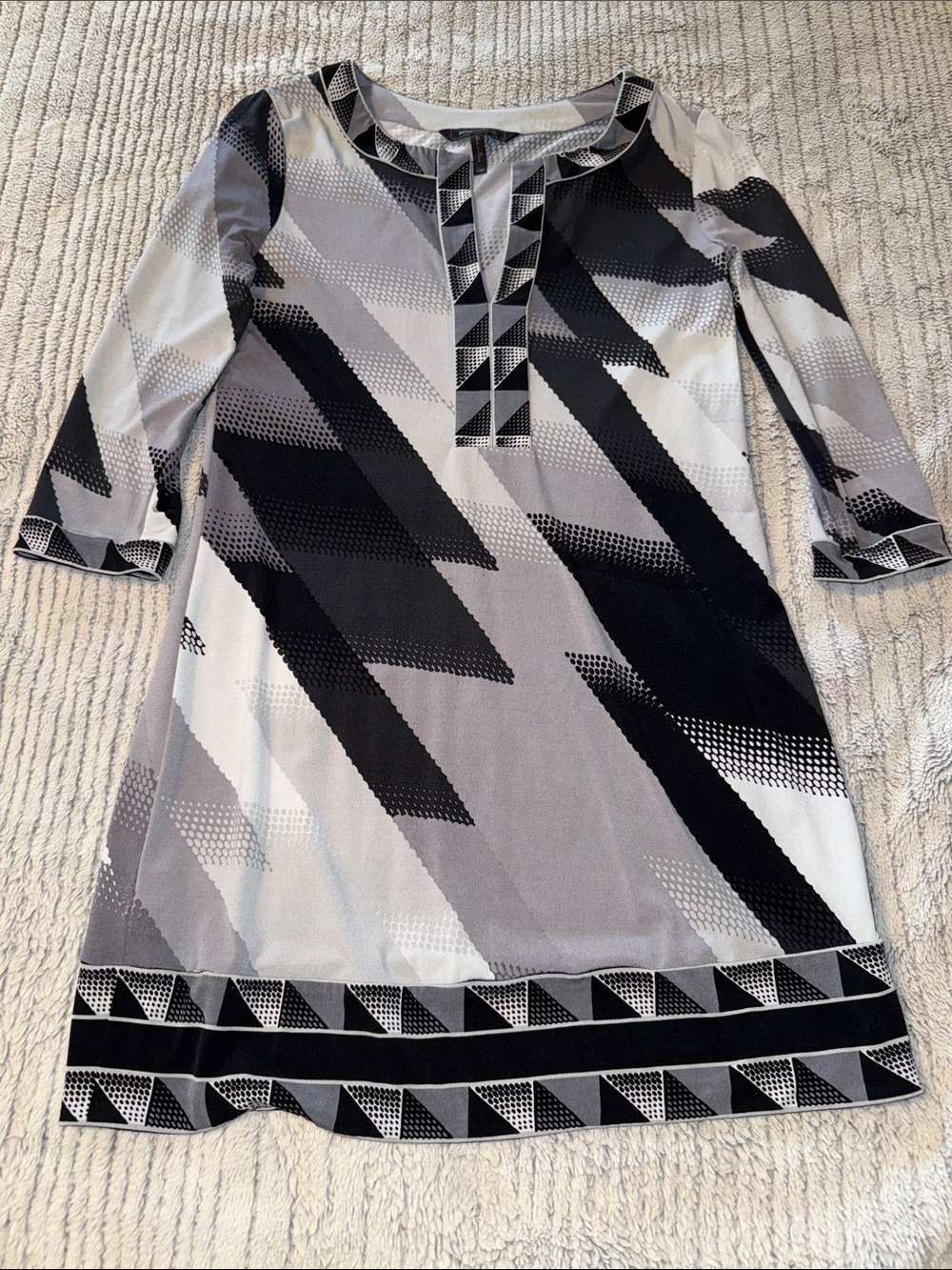 BCBGMaxAzria Black and Gray Geometric Long Sleeve Shift Dress